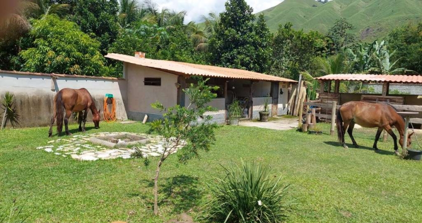 Casa 3 dormitórios para Venda em Miguel Pereira, Conrado, 3 dormitórios, 1 suíte, 1 banheiro, 2 vagas