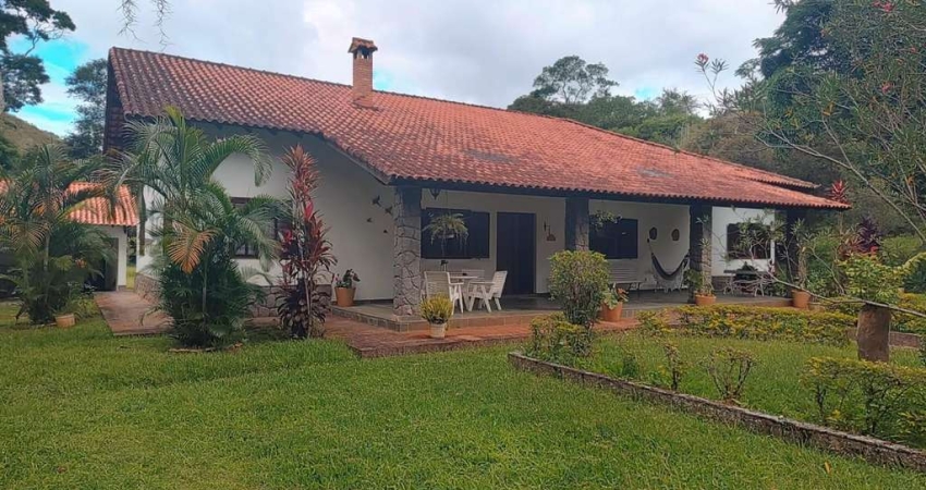 Sítio para Venda em Engenheiro Paulo de Frontin, Sacra Família, 4 dormitórios, 3 suítes, 3 banheiros, 3 vagas
