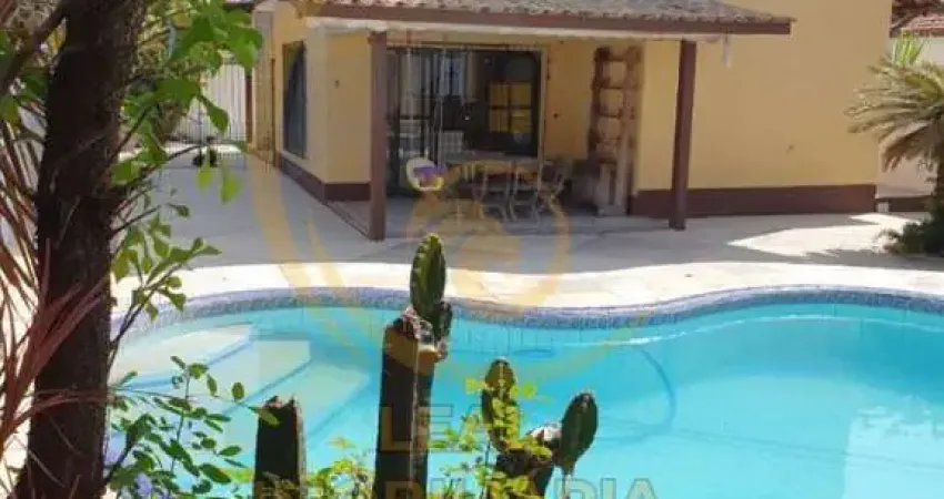 Casa para Venda em Niterói, Piratininga, 4 dormitórios, 2 suítes, 2 banheiros, 2 vagas
