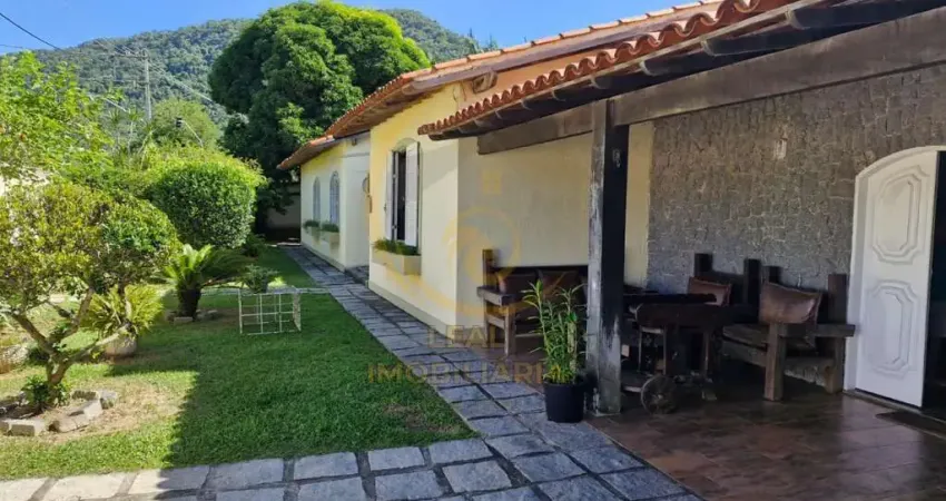 Casa para Venda em Niterói, Piratininga, 4 dormitórios, 3 suítes, 1 banheiro, 3 vagas
