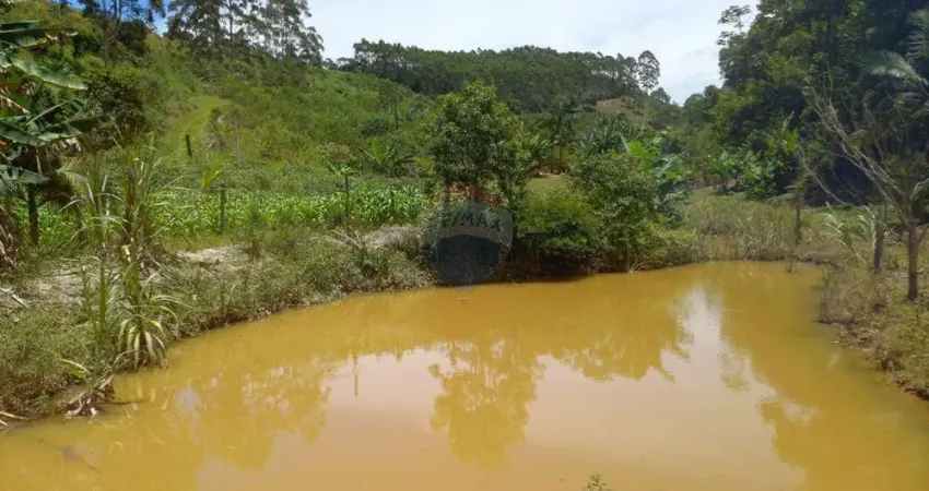 Um refúgio de tranquilidade e beleza natural de 8.000m² à venda em Santa Maria de Jetibá, ES!