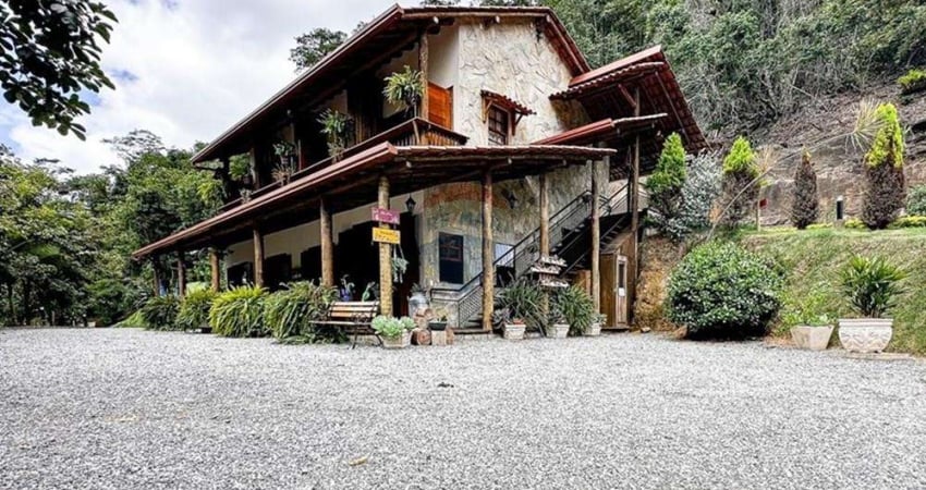 Sítio Exclusivo com Sede Luxuosa e 4 Suítes em Domingos Martins