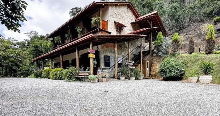 Sítio exclusivo com sede luxuosa e 4 suítes em domingos martins