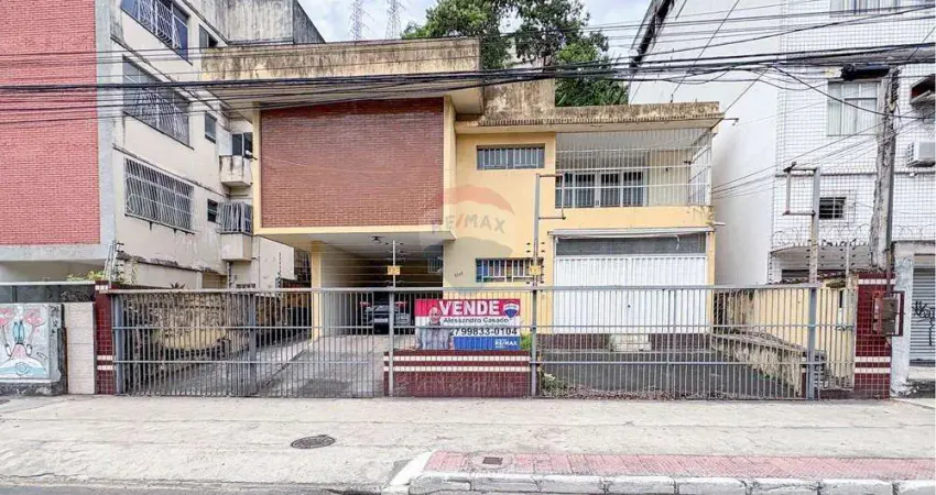 Casa Espaçosa à Venda na Av. Beira Mar – 4 Quartos, 403m² de Terreno em Bento Ferreira!
