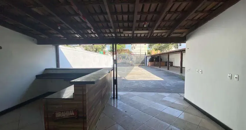IMÓVEL COMERCIAL AMPLO E ADAPTÁVEL EM MATA DA PRAIA NA ÁREA GASTRONÔMICA.