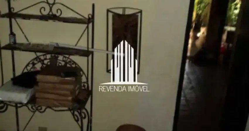 Casa Térrea de 329m² com 4 dormr/1Suíte, 3 salas, 2 banheiros, no Morumbi.