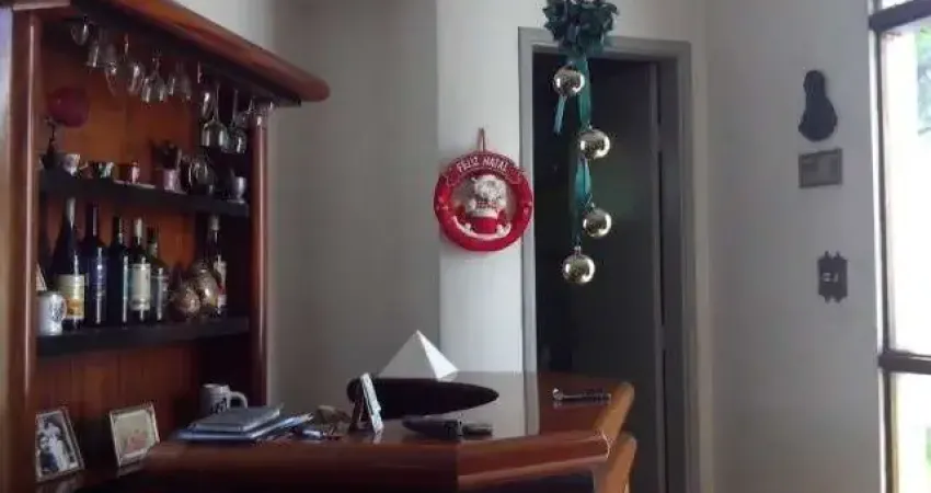 Casa no brooklin paulista de 180m² com 4 dormitórios, 2 suítes, 5 banheiros e 3 vagas.