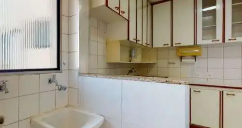 Apartamento à venda em Alto de Pinheiros com 3 quartos, 1 suíte e 4 banheiros, 104m²