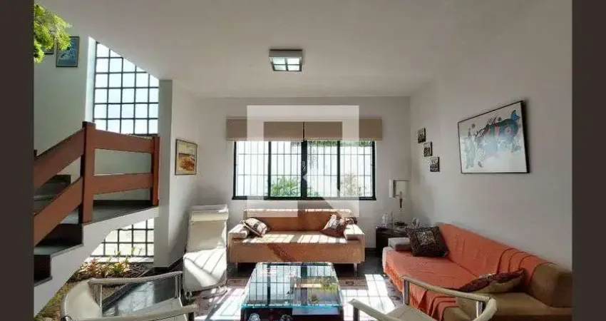Casa com 3 quartos à venda na Avenida Pascoal da Rocha Falcão, 195, Jardim Santa Helena, São Paulo