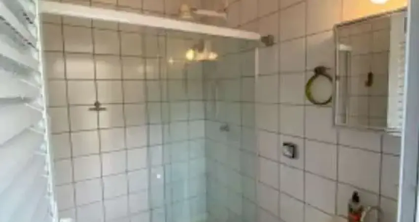 Brooklin - Casa de 220m² com 3 dormitórios, suíte, sala ampla e 3 vagas.