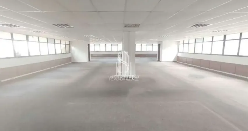 Conjuntos 81/82 (unificados), 1 sala comercial com 1 copa, 6 banheiros, 4 vagas indeterminadas, conj