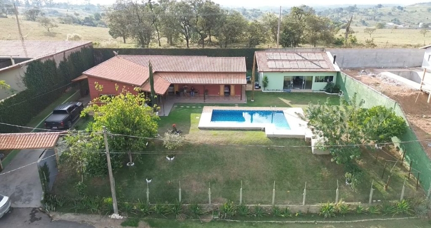 Chácara em condomínio fechado