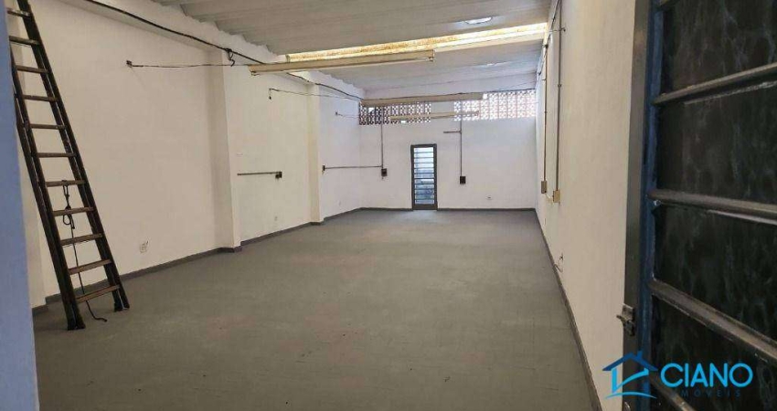 salão para locação de 200 metros uma rua movimentada com padaria do lado .
