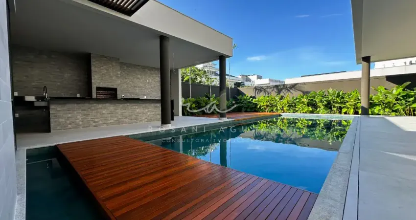 Linda mansão no condomínio Del Lago - Barra da Tijuca