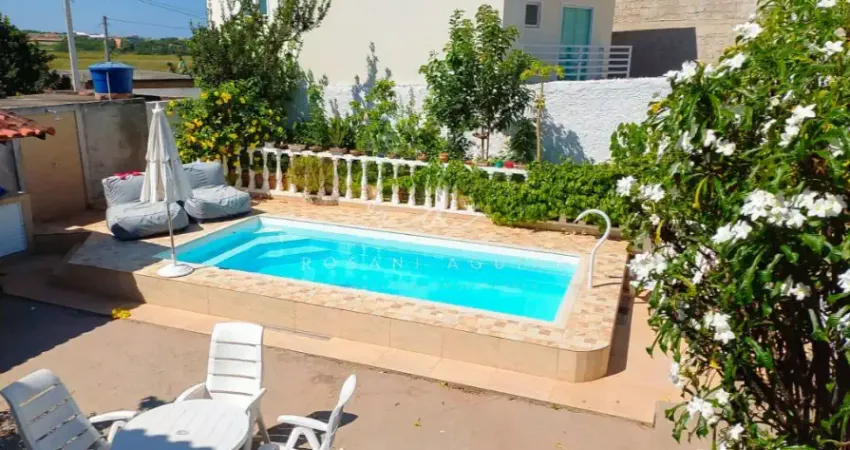 Casa com piscina em Saquarema, com 2 quartos e a poucos minutos da praia de Itaúna