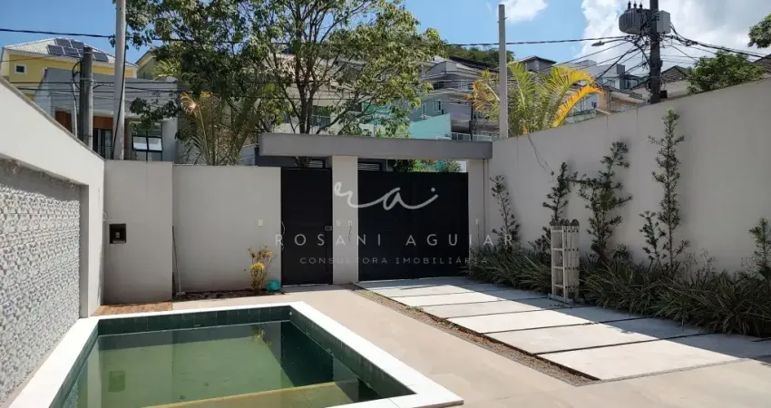 Casa Duplex Nova de Alto Padrão com Piscina e Espaço Gourmet no Condomínio Vale do Ipê – Pechincha