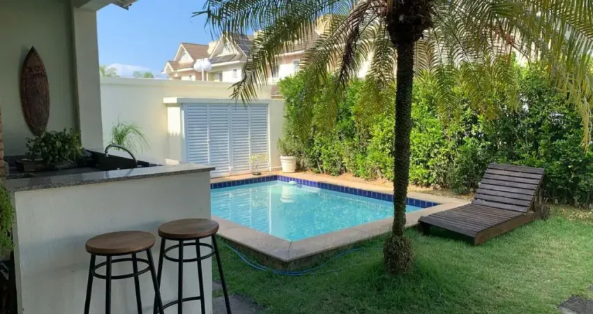 Linda casa em condomínio no Recreio dos Bandeirantes