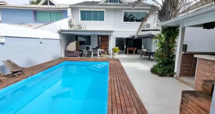 Casa triplex com 4 suítes no Recreio dos Bandeirantes