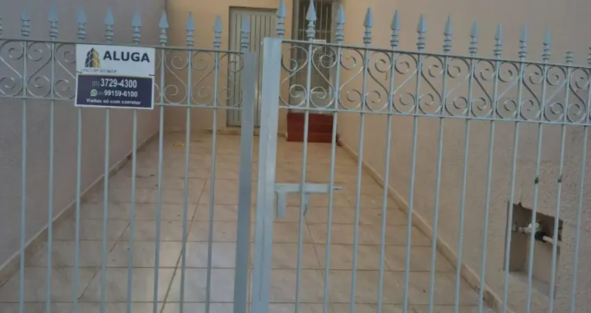 Casa térrea, 2 dormitórios, próx ao centro historico