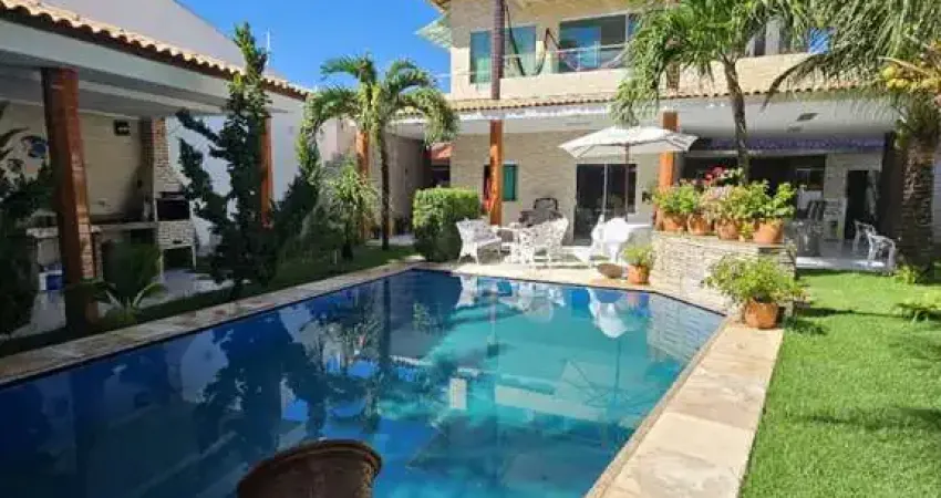 RESIDÊNCIA DE ALTO PADRÃO PRÓXIMA À PRAIA DE ATALAIA