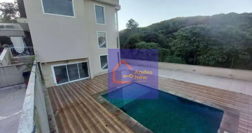 Sobrado com apenas 7 anos de construído com 4 dormitórios, varanda gourmet, 3 vagas e muito mais! alpes da cantareira