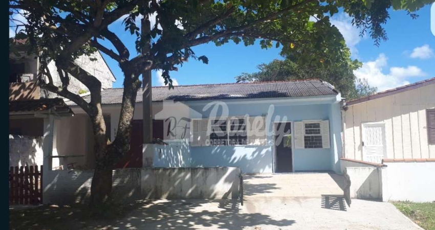 Residência com 02 dormitórios à venda, 900 metros do mar Balneário Shangri-lá, PONTAL DO PARANA - PR