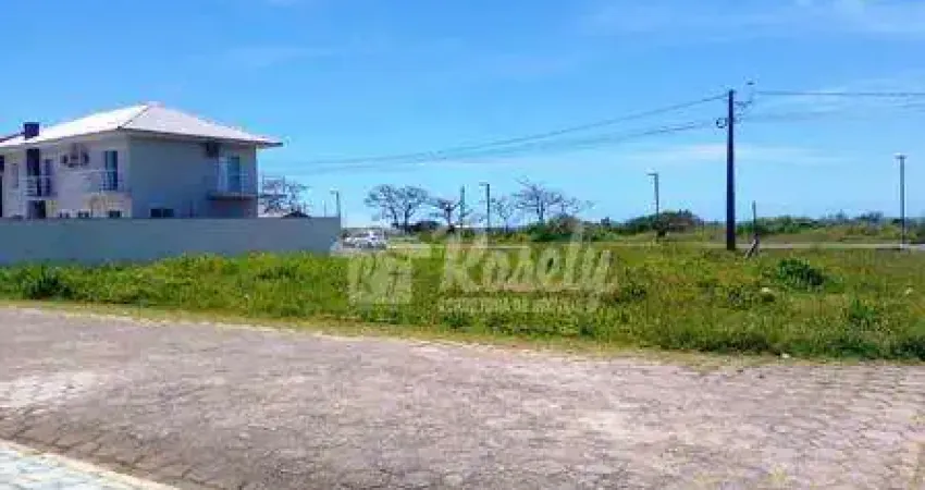 Terreno de frente para o mar, no balneário leblon, com área total medindo 487,04m2