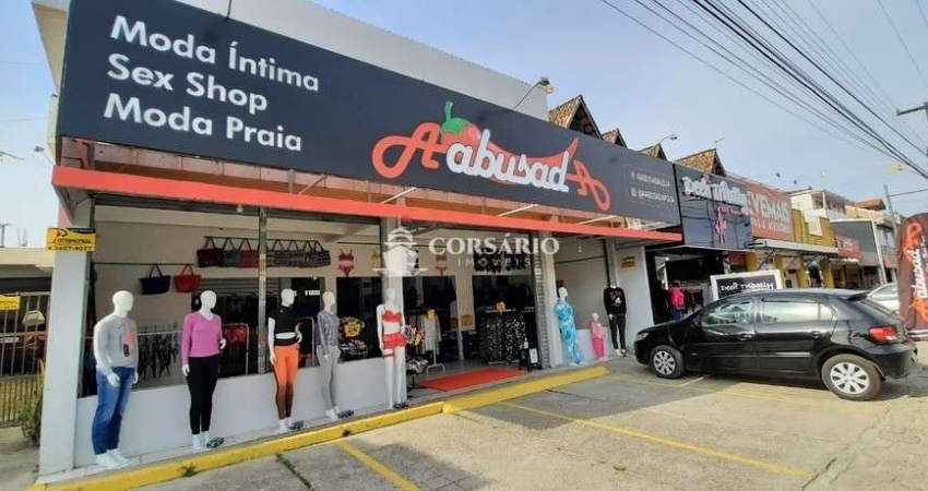 Prédio comercial em frente a rodovia Ipanema