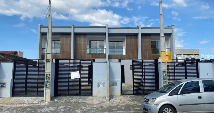 Geminado com 3 Quartos, Suíte e Ótima Localização no Bairro Floresta