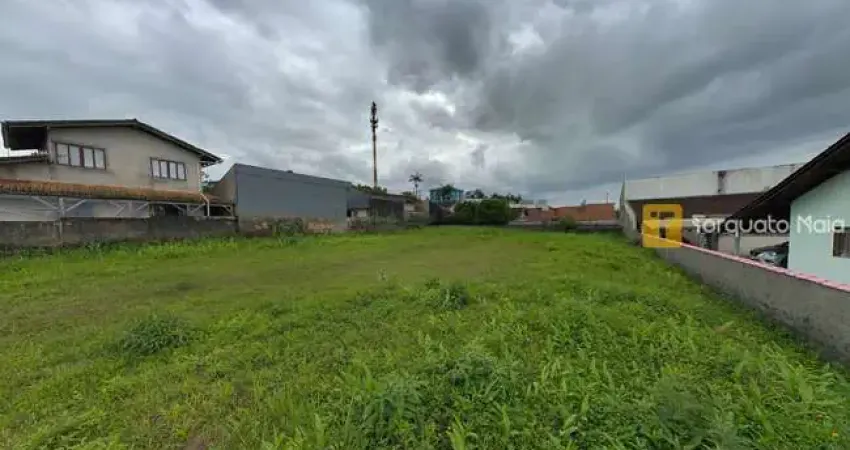 Terreno com frente ampla e localização estratégica — joinville