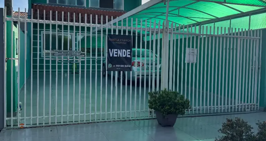 Sobrado à venda em localização privilegiada no bairro São Marcos, com 3 dormitórios e 4 vagas de garagem