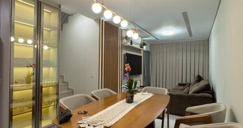 Sobrado triplex mobiliado em condomínio com 3 vagas de garagem à venda no bairro jardim das américas