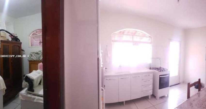 Casa para Venda em Presidente Prudente, CEDRAL, 3 dormitórios, 1 banheiro, 2 vagas