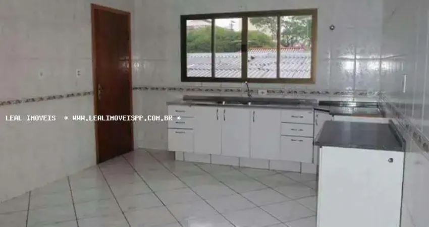 Casa para Locação em Presidente Prudente, SANTA HELENA, 3 dormitórios, 1 suíte, 2 banheiros, 1 vaga