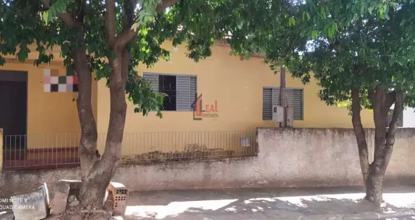 Casa para Venda em Santo Expedito, CENTRO, 3 dormitórios, 1 banheiro, 3 vagas