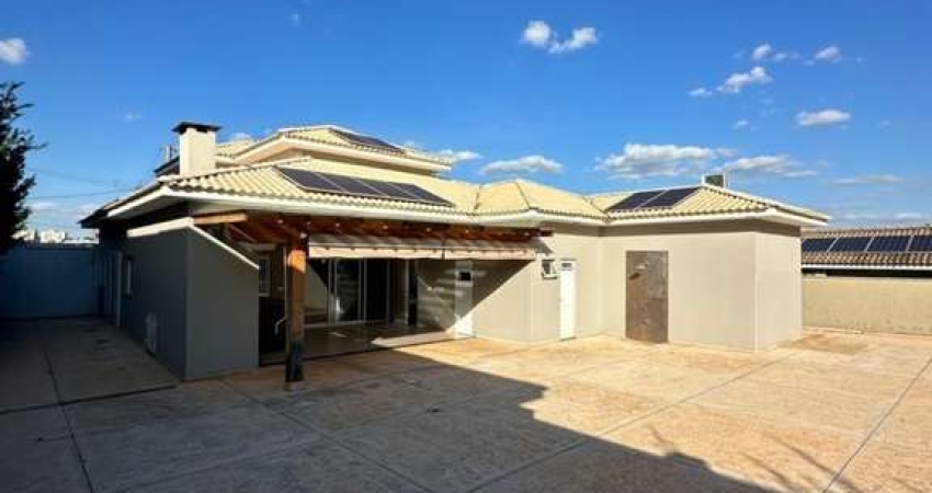 Casa em Condomínio para Locação em Álvares Machado, CONDOMINIO RESIDENCIAL GRAMADO, 3 dormitórios, 3 suítes, 1 banheiro, 2 vagas