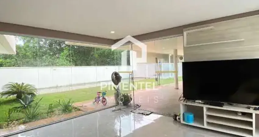 Casa duplex no residencial marina rio belo - ponta negra com 05 suítes | vaga náutica para lancha de até 31 pés e área gourmet com churrasqueira | 06 vagas de garagem