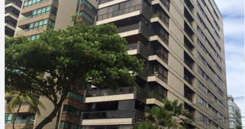 Beira mar ,alto padrão!!!