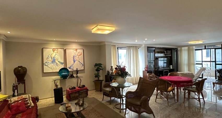 Vendo apartamento próximo a praia na Rua dos Navegantes