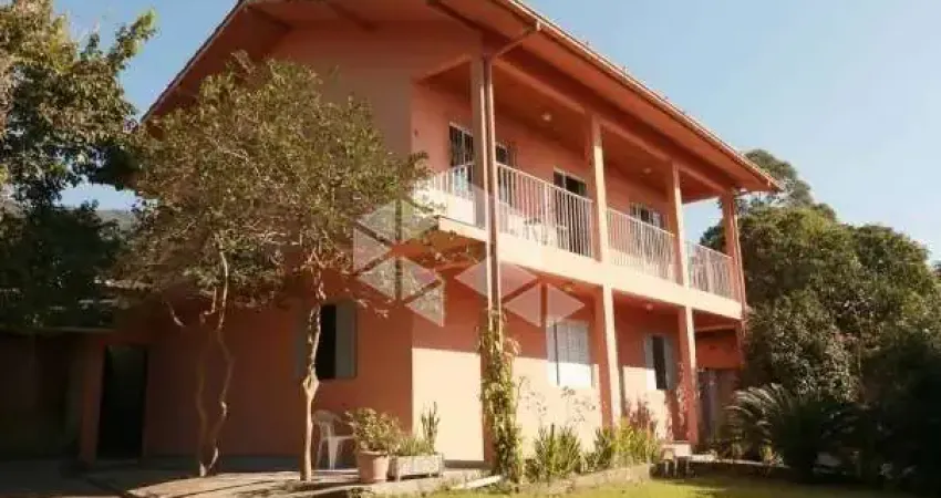 CASA A VENDA COM 4 DORMITÓRIOS/QUARTOS NA PRAIA DE FORA - PALHOÇA NO VALOR DE R$ 1.350.000 COM 808 M²