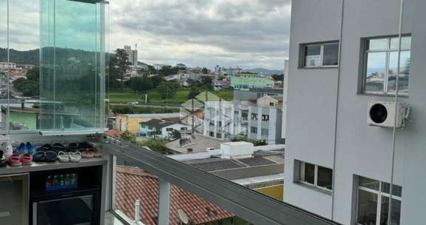 APARTAMENTO 2 QUARTOS SENDO UM SUÍTE- BAIRRO BARREIROS- SÃO JOSÉ- SC