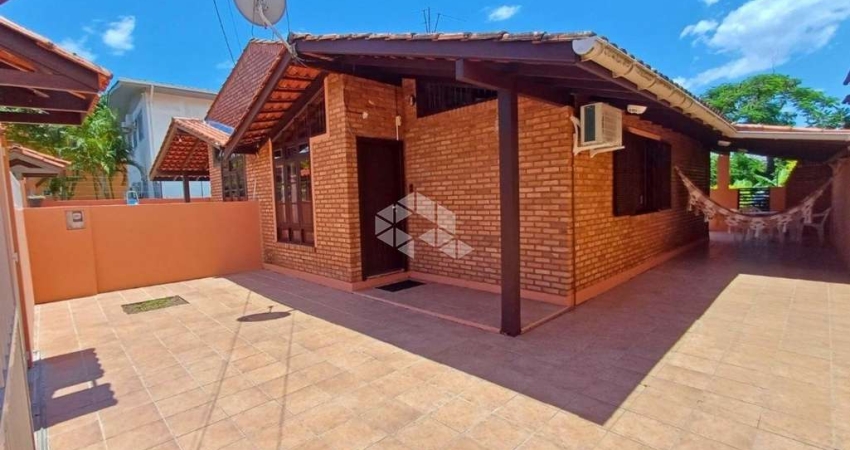 2 CASAS INDEPENDENTES EM UM TERRENO DE 540 m² A VENDA  NA BARRA DA LAGOA