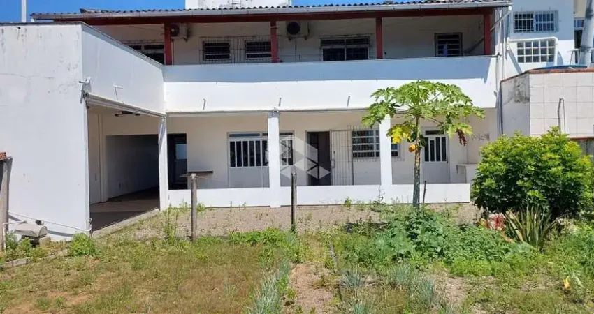 Casa à Venda - Jardim Atlântico, Florianópolis - 2 Andares, 3 Dormitórios, Amplo Terreno!