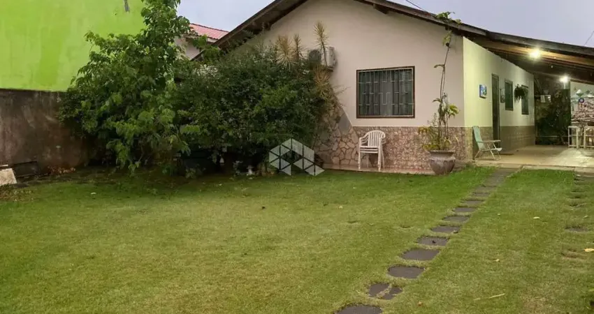 Casa à Venda em Ingleses do Rio Vermelho, Florianópolis - R$ 640.000