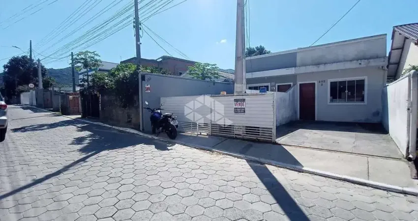 Casa à Venda no Bairro São João do Rio Vermelho - Florianópolis - R$ 250.000,00