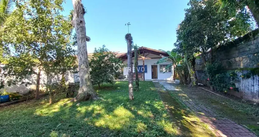 CASA TÉRREA À VENDA COM 4 DORM/3 WC/6 VAGAS/QUINTAL EM BERTIOGA/SP
