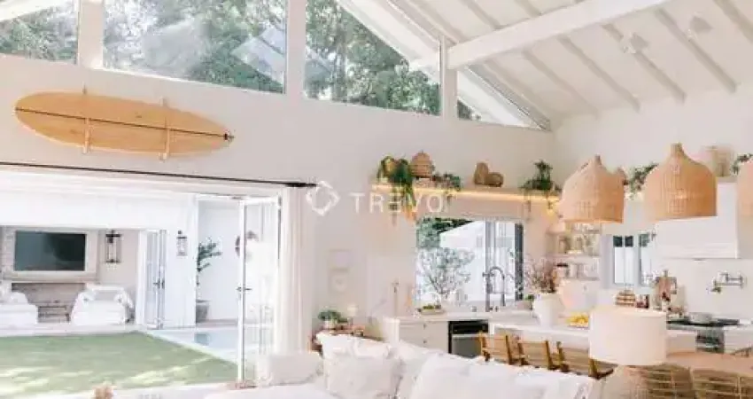 Casa térrea à venda com 4 dormitórios a 200m da praia, 455m² por r$ 10.900.000