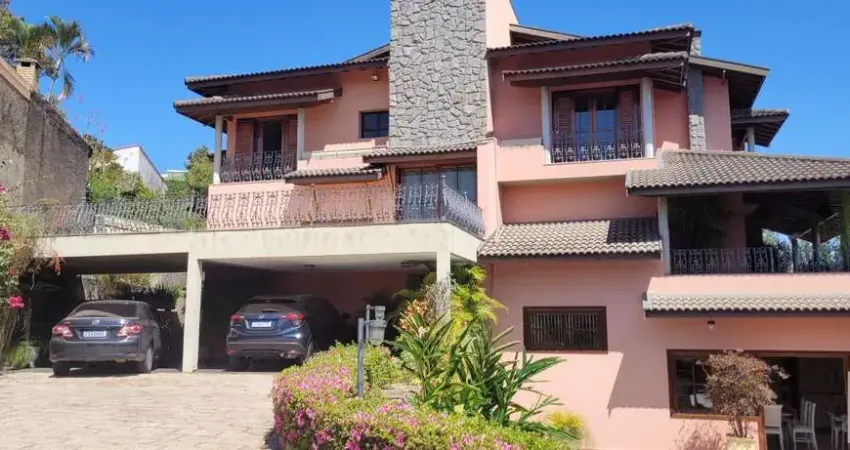 Invista em Vinhedo: Luxuosa Casa no Condomínio Marambaia!