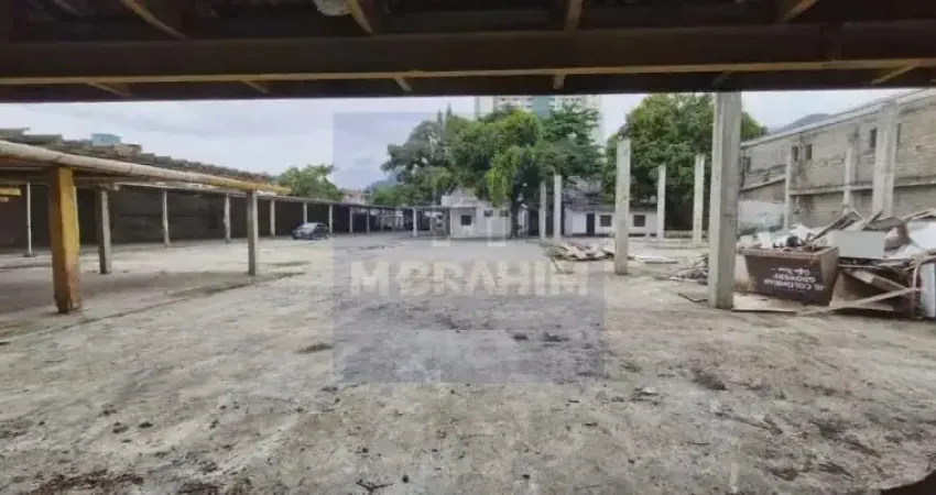 Galpão de 3.400m² para Locação a 700m dos Estúdios Globo – Murado, com RGI e Localização Estratégica na Estrada dos Bandeirantes