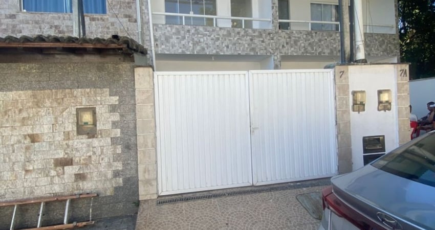 Excelente casa de 3 quartos com terraço em condominio na Est. do Cachamorra, Campo GrandeRJ